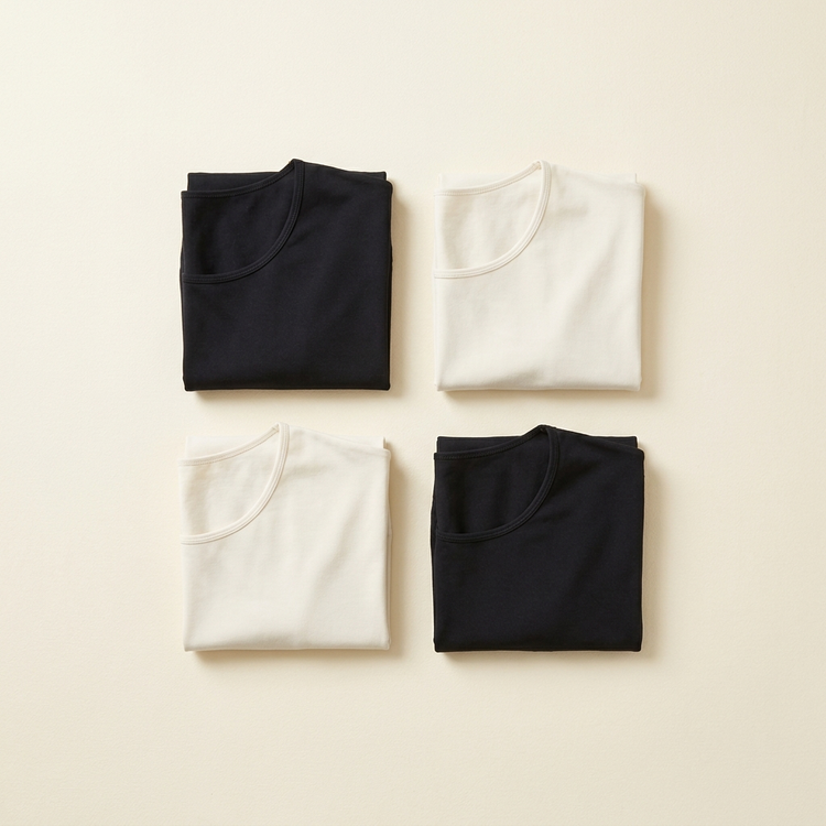 Lo que incluye el pack de 4: cuatro tops en negro y blanco hueso
